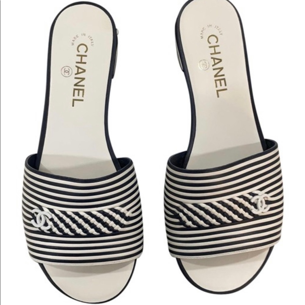 NEW CHANEL LADY CARRIAGE MULES NVYBLUE/WHITE SZ 39